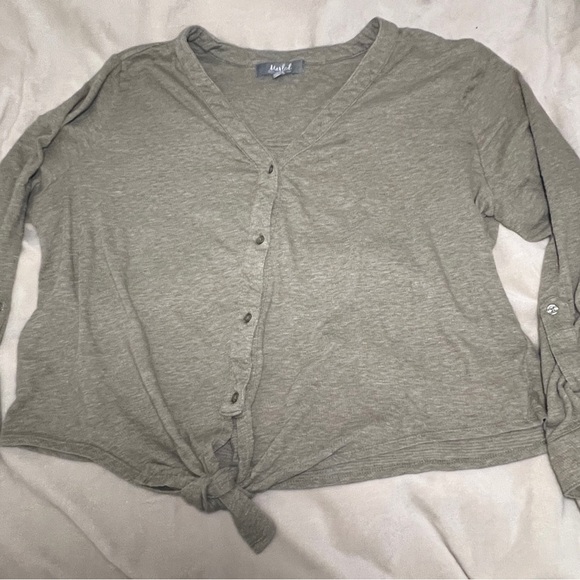 Marled Tie Hem Button Front Crepe Top‎ Size Large Roll Tab Sleeves V Neck A3 - Picture 3 of 12